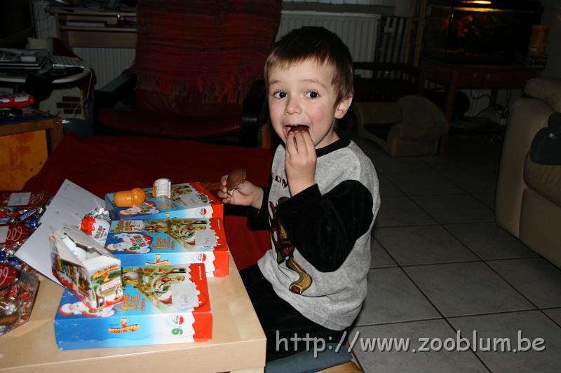 IMG_2566.JPG - hummmmm c'est bon les Kinder !