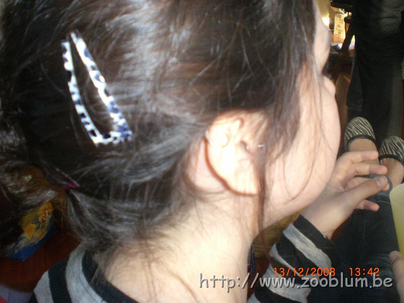 CIMG3889.JPG - les piercing brillent !